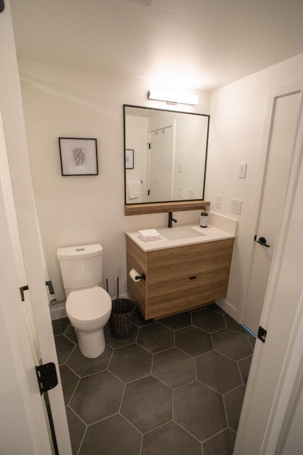 Awesome View 21 Two Bedroom One Bath Downtown Lake View Near Beach Kelowna Luaran gambar
