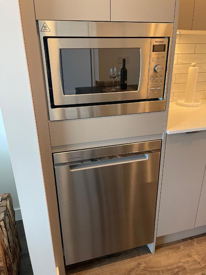 Awesome View 21 Two Bedroom One Bath Downtown Lake View Near Beach Kelowna Luaran gambar