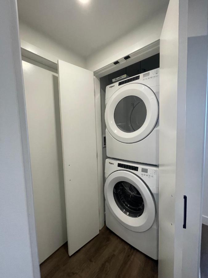 Awesome View 21 Two Bedroom One Bath Downtown Lake View Near Beach Kelowna Luaran gambar